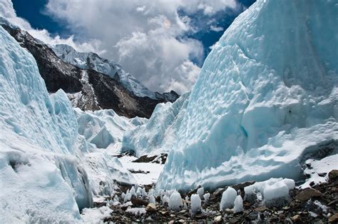 A shot of the Khumbu Icefall right next to Everest Base Camp, Nepal [OC ...