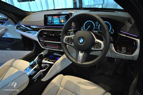 2017 BMW 5 Series (BMW G30) interior dashboard