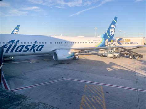 Review of Alaska Airlines transcon coach on a Boeing 737-900 - The Points Guy