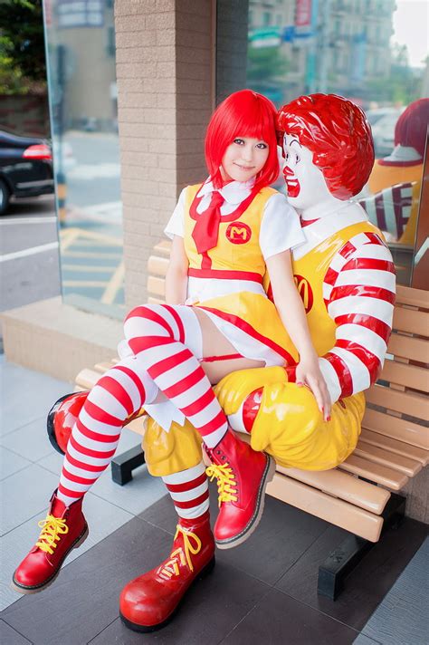 Female Ronald McDonald - 9GAG