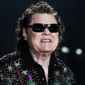 Ronnie Milsap Birthday, Real Name, Age, Weight, Height, Family, Facts, Contact Details, Wife ...