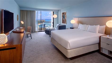 Honolulu, Hawaii Resort on Waikiki Beach | Hyatt Regency Waikiki