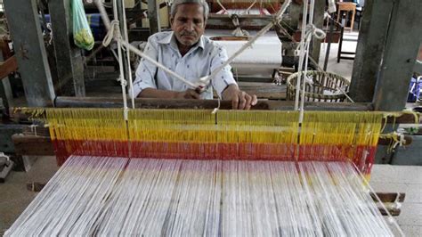 No change in definition of ‘handloom’: Textile Ministry - The Hindu