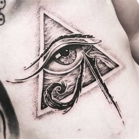 No hay descripción de la foto disponible. | Ojo de horus tatuaje, Tatuajes de ojo egipcios ...