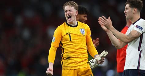 Former England goalkeeper has no doubts over Pickford being Southgate's ...