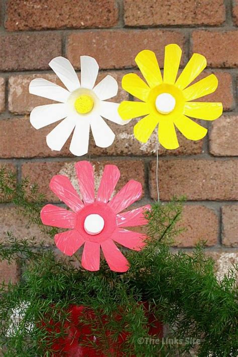 How to Make Flowers Out Of Plastic Bottles! | The Links Site