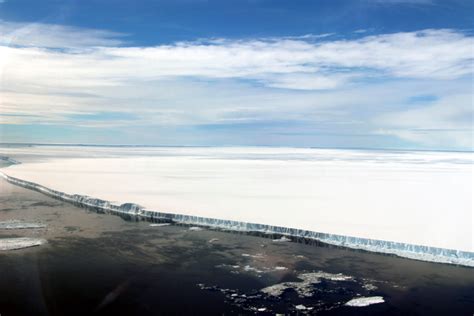 Giant iceberg A68 finally pushes off | Earth | EarthSky