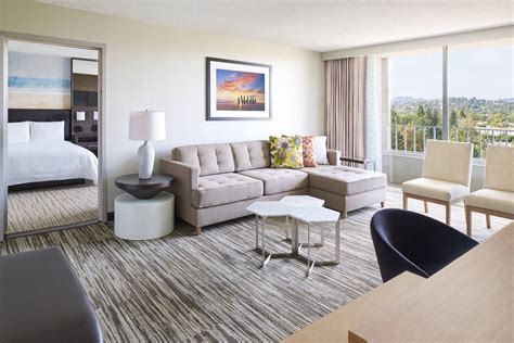 Hotel Suites near Warner Center, CA | Warner Center Marriott Woodland Hills