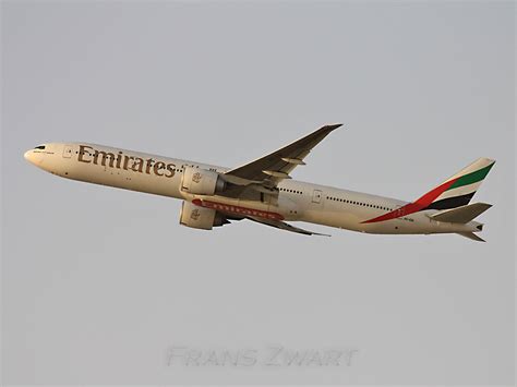 Emirates 77W heavy | Departing 30R around sunset. | Frans Zwart | Flickr