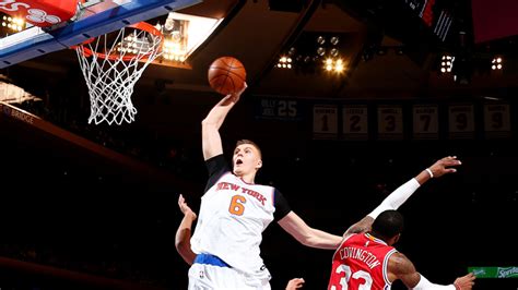 Video: Kristaps Porzingis dunks during Knicks-Sixers - Sports Illustrated