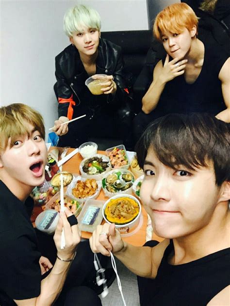 Eating BTS Vlive Bts, Bts Bangtan Boy, Bts Boys, Foto Bts, Bts Photo, Suga, K Pop, J Hope ...