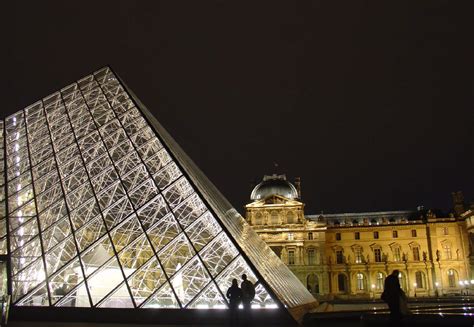 Louvre – Glowing at night – Break From Routine