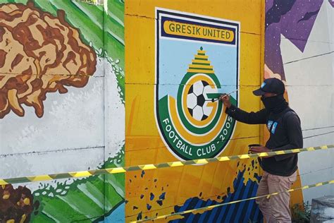 Cara Seniman Mural Mendukung Gresik United