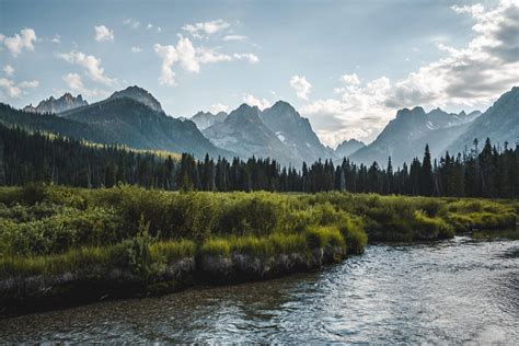 A Beginner's Guide to Hiking the Sawtooth Mountains | Visit Idaho