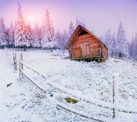 Premium Photo | Cabin in the mountains in winter