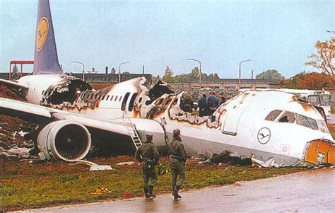 Crash of an Airbus A320-211 in Warsaw: 2 killed | Bureau of Aircraft Accidents Archives