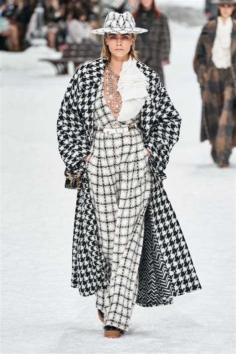 Chanel Fall 2019 Ready-to-Wear Fashion Show Collection: See the complete Chanel Fall 2019 Ready ...