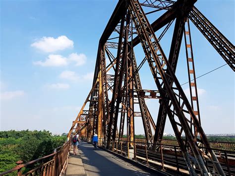 Long Bien Bridge, a nice spot to capture Hanoi life? - Hanoi by Locals