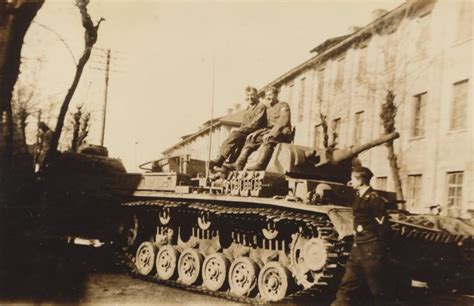 Crew atop a Panzer III Ausf H 3 | World War Photos