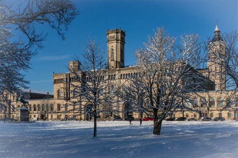 Leibniz-Universität im Winter I - Hannover Foto & Bild | architektur, profanbauten ...