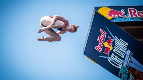 Thunder Bay diver Molly Carlson reaching new heights with cliff diving | CBC News