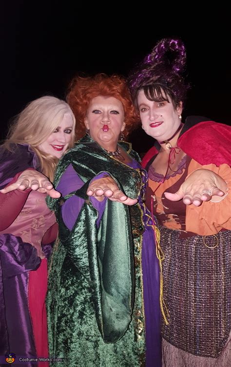 Hocus Pocus Sisters Costume | DIY Costumes Under $45 - Photo 2/5