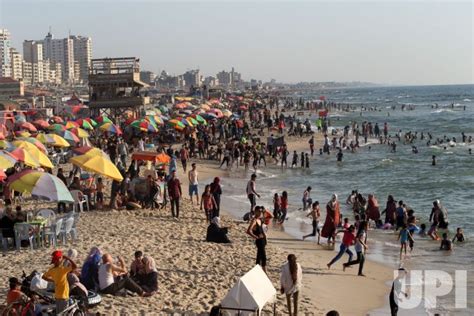 Photo: Palestinians Enjoy a Beach in Gaza - GAZ2022062401 - UPI.com