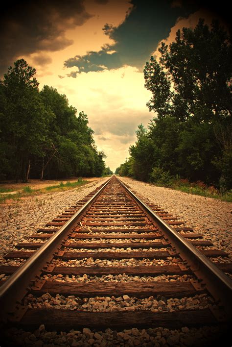 30 Most Beautiful Pictures of Railroad Tracks - EchoMon