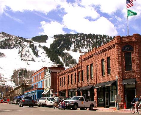 File:Downtown of Aspen, Colorado.jpg - Wikimedia Commons