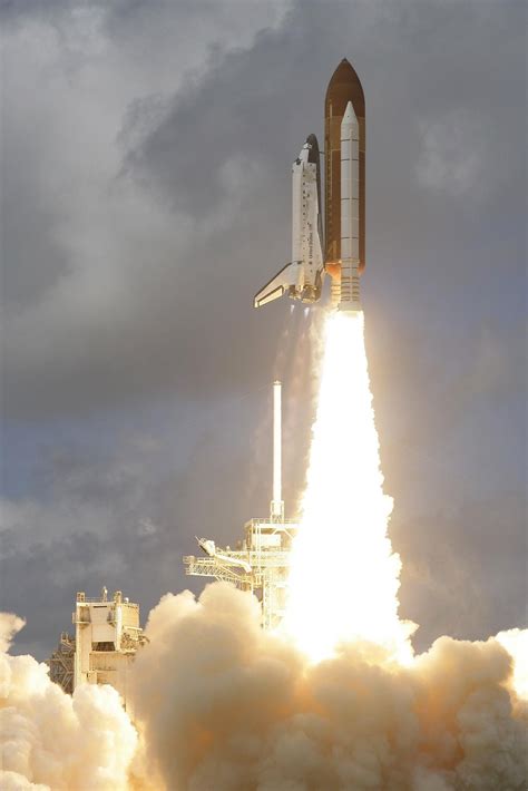 Space Shuttle | Free Stock Photo | The space shuttle lifting off | # 14739