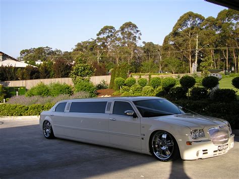 Entice | Chrysler 300c 10 Seater Limo