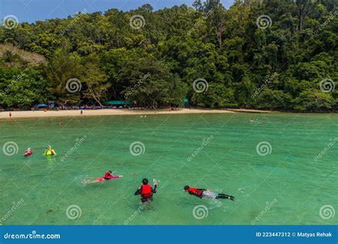 TUNKU ABDUL RAHMAN PARK, MALAYSIA - FEBRUARY 24, 2018: Snorkeling People Off Gaya Island in ...