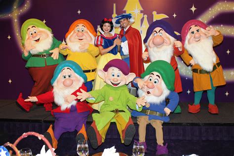 Snow White and the Seven Dwarfs (Movie) at Disney Character Central