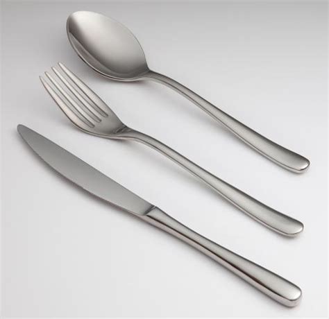 How do I Choose the Best Stainless Flatware Set?