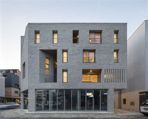 13 Residential Projects that Use Raw Brick Facades | ArchDaily