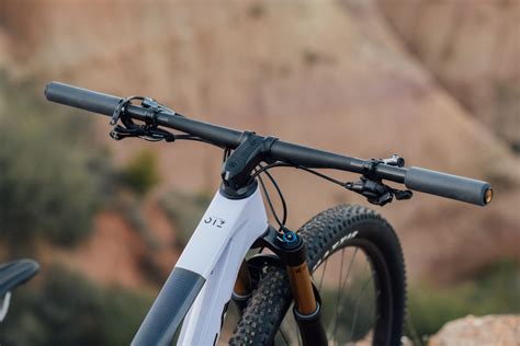 The Orbea Oiz 2023 is a new-school XC bike with 120mm travel