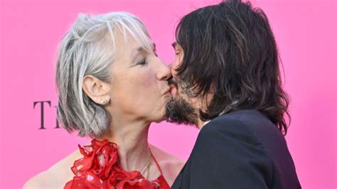 Keanu Reeves and girlfriend Alexandra Grant share rare public kiss | CNN