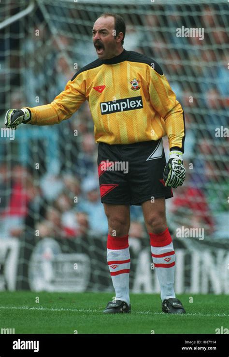 BRUCE GROBBELAAR SOUTHAMPTON FC 26 September 1994 Stock Photo - Alamy