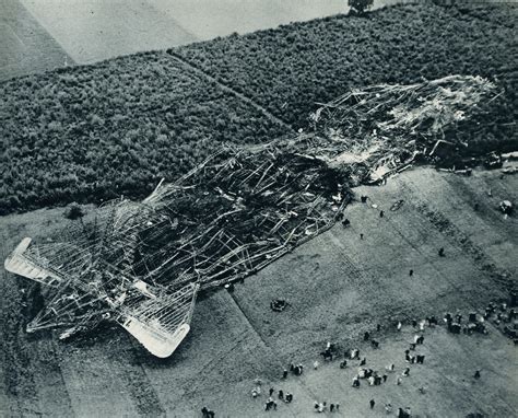 The R101 airship on its first test flight, Elstow, 1929 | Britain from ...