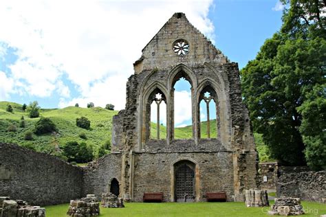 VALLE CRUCIS ABBEY, WALES : VISIT THE EVOCATIVE RUINS