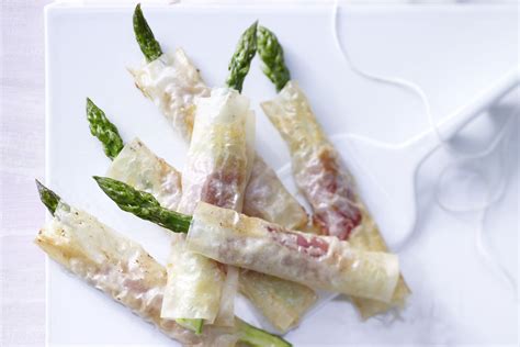 Crispy asparagus rolls - FreshMAG