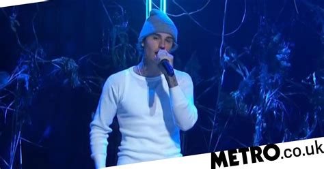 Justin Bieber gets emotional after Holy performance on SNL | Metro News