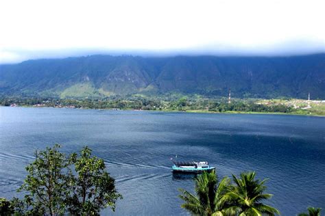 Pulau Samosir Indahnya Wisata di Tengah Danau Toba Sumatera Utara - Sumatera Utara