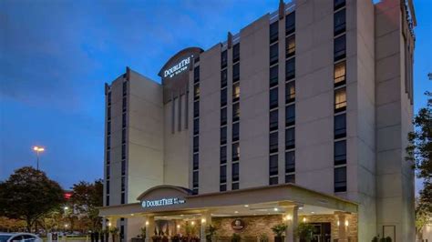 DoubleTree by Hilton PHL Airport Parking | Way