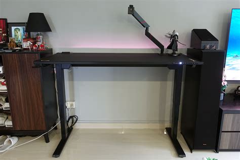 Secretlab Magnus Pro review: The best sit-to-stand metal desk, bar none ...