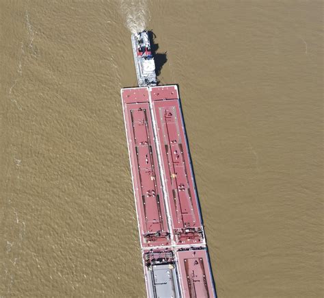 Barge on the Ohio River (OC) : r/pics