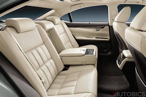 2017 Lexus ES300h rear seats | AUTOBICS