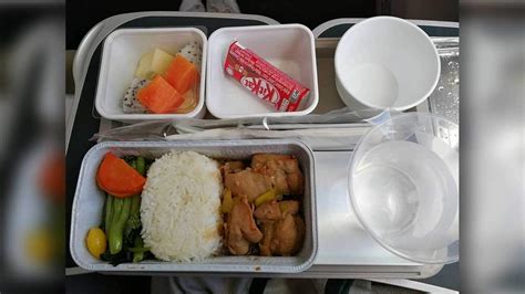 7 airlines serving in-flight meals that are actually tasty - Hello Goodbye