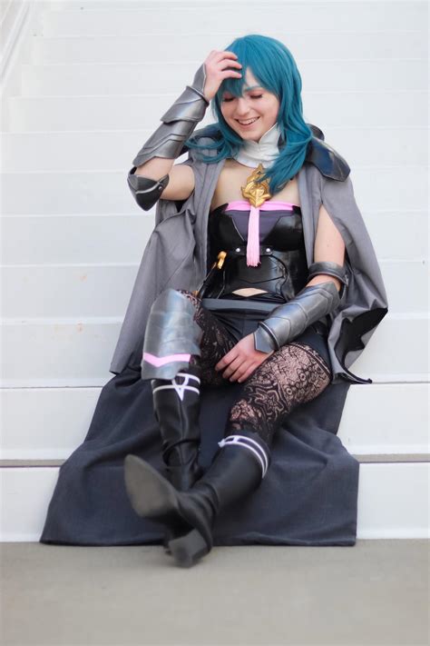 Fire Emblem I made a Byleth cosplay (based on her FEH design) and showed way too much emotion in ...