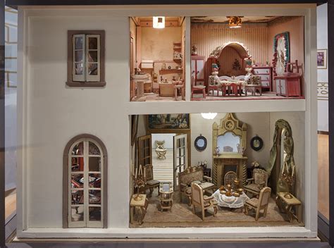 The Stettheimer Dollhouse: Up Close